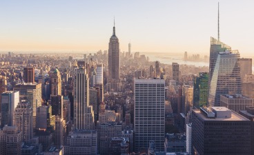 Skyline von New York im Abendlicht